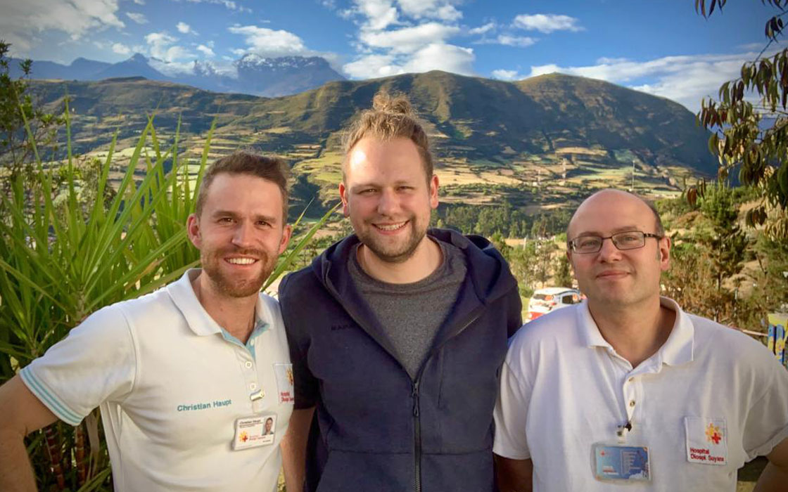 Christian Haupt und Daniel Müller von Horus Prosthetics und Peter Pretz